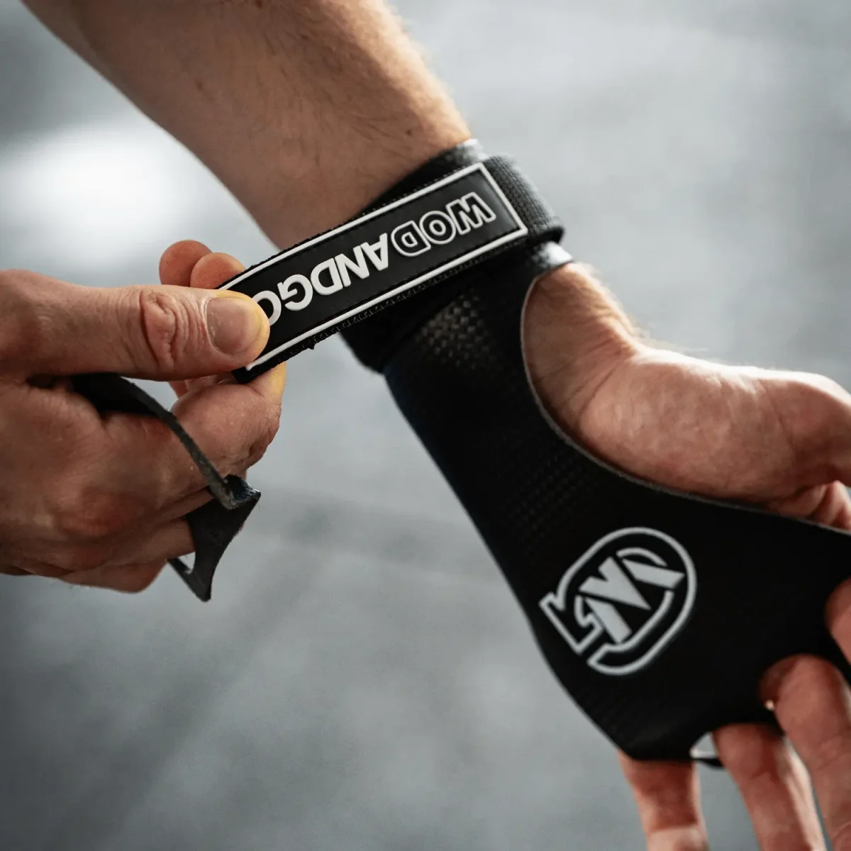 Maniques Gym CarbonGrip – Noir – 3 trous – Image 6