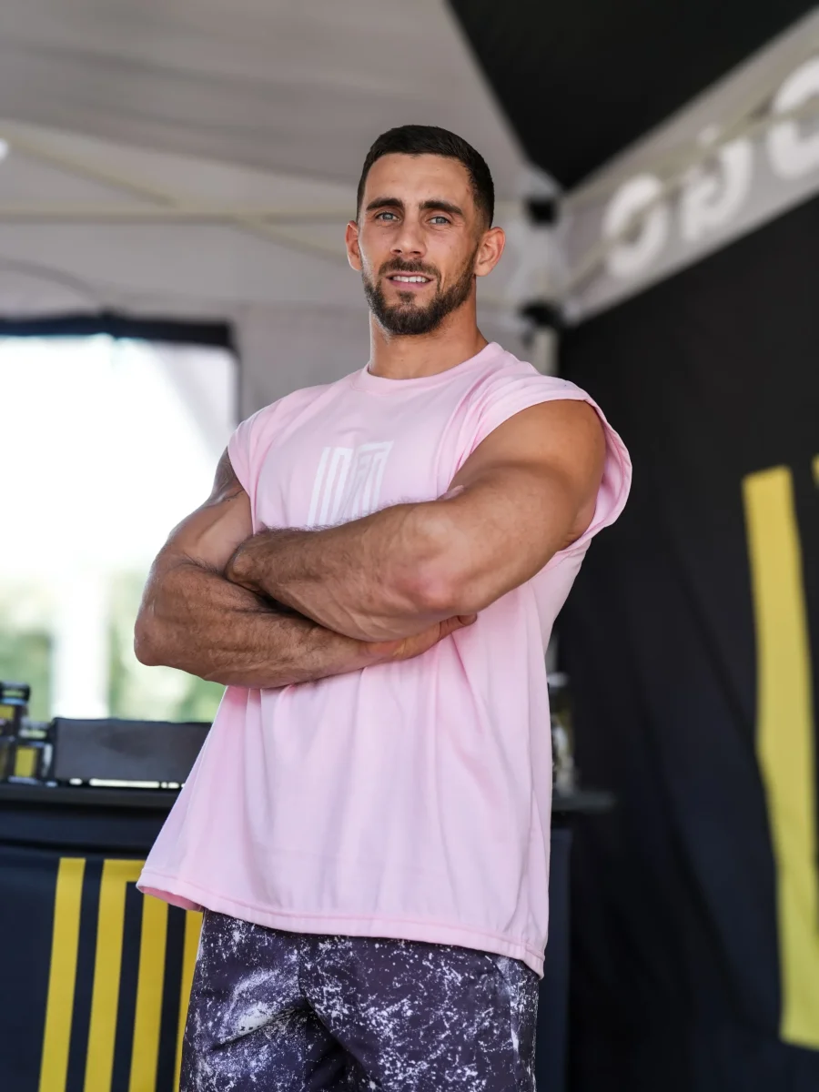 T-shirt oversize rose/blanc sans manches – Image 3